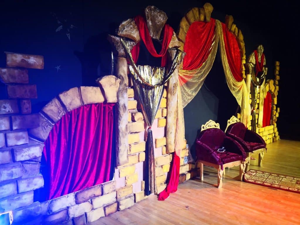 תפאורה ארמון