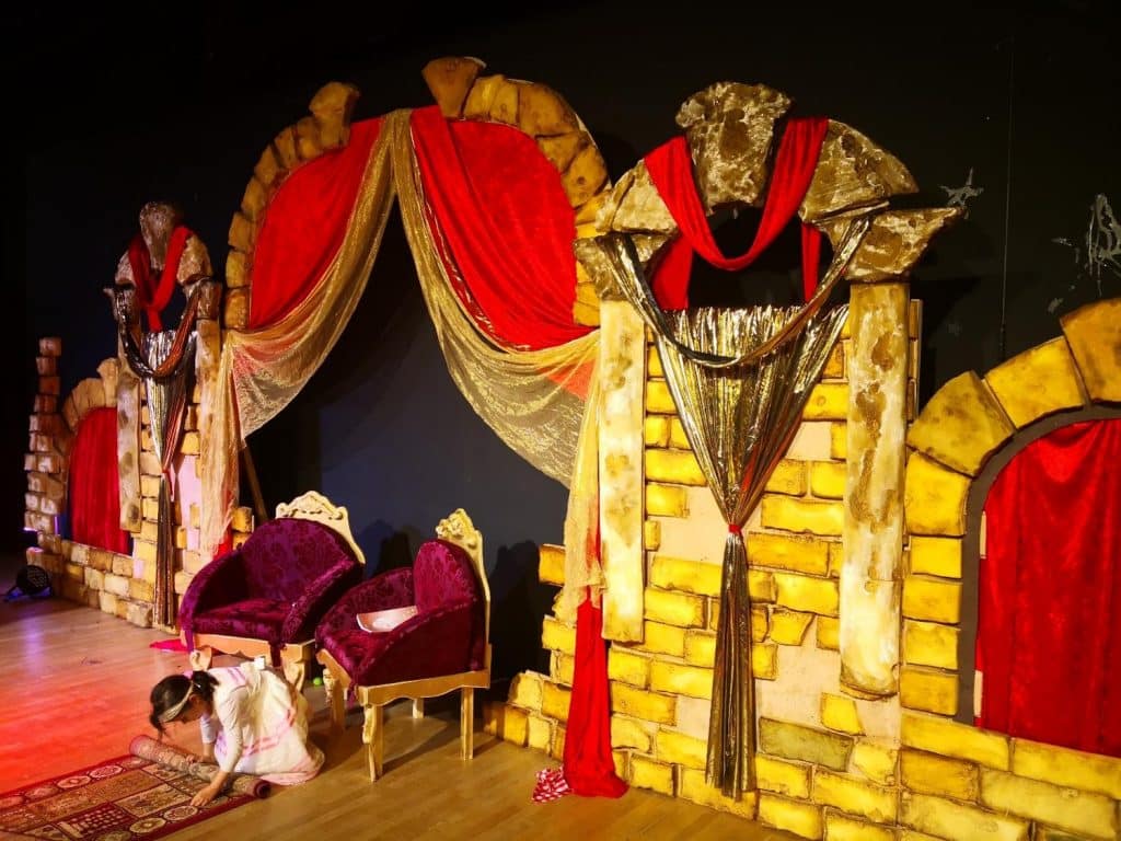 תפאורה ארמון